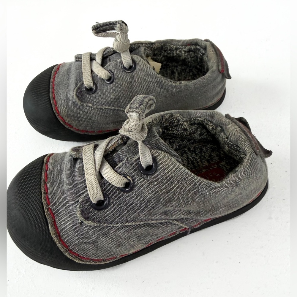 Simple toddler pull on sneakers